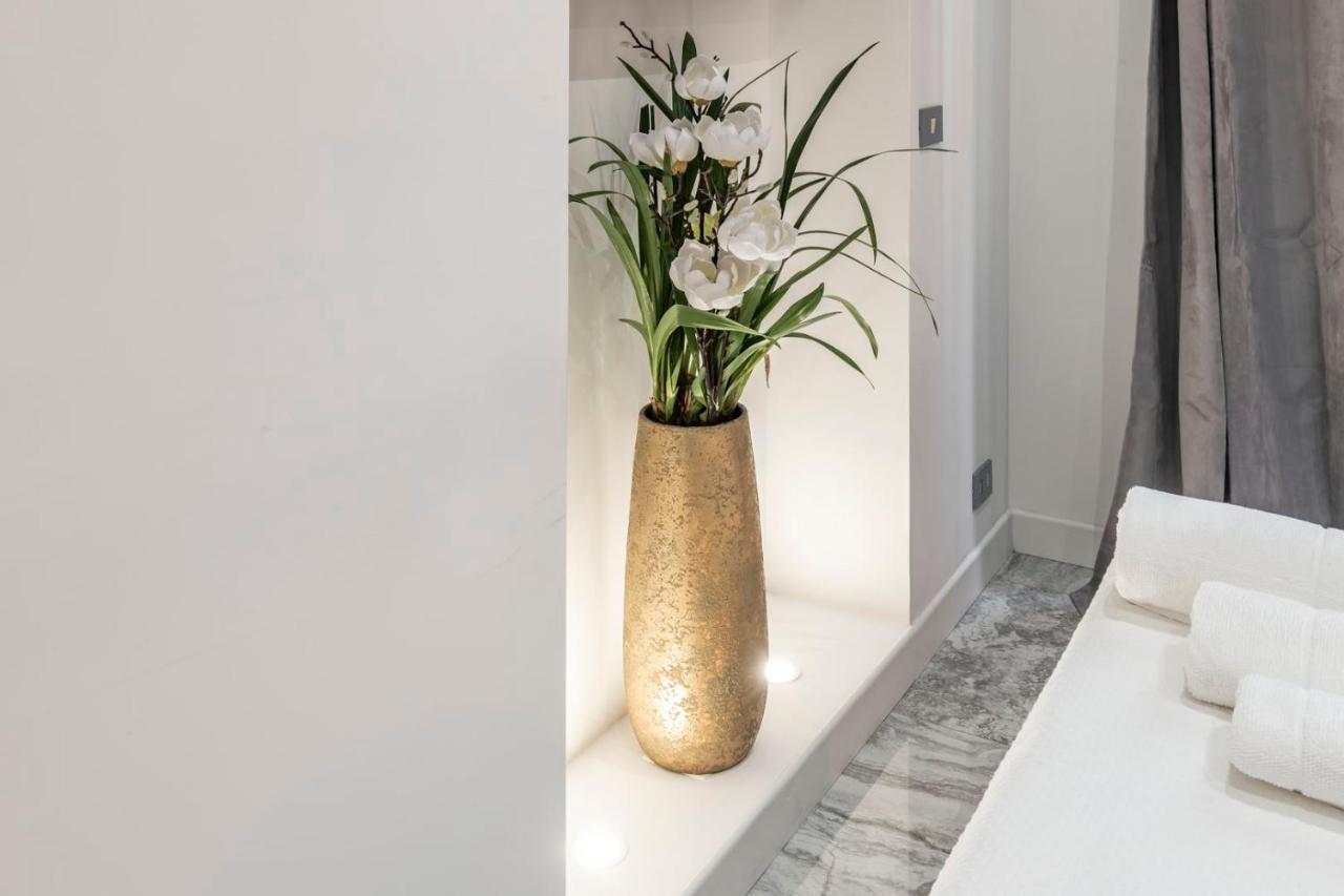 Trevi Luxury Apartment Jacuzzi Rome Exterior photo